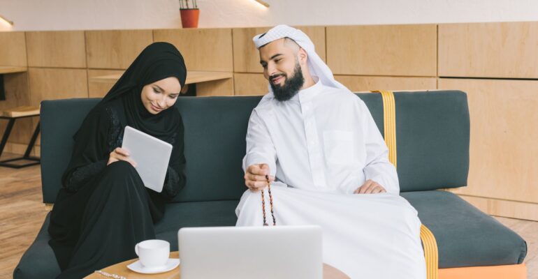 Muslim businesspeople having conversation